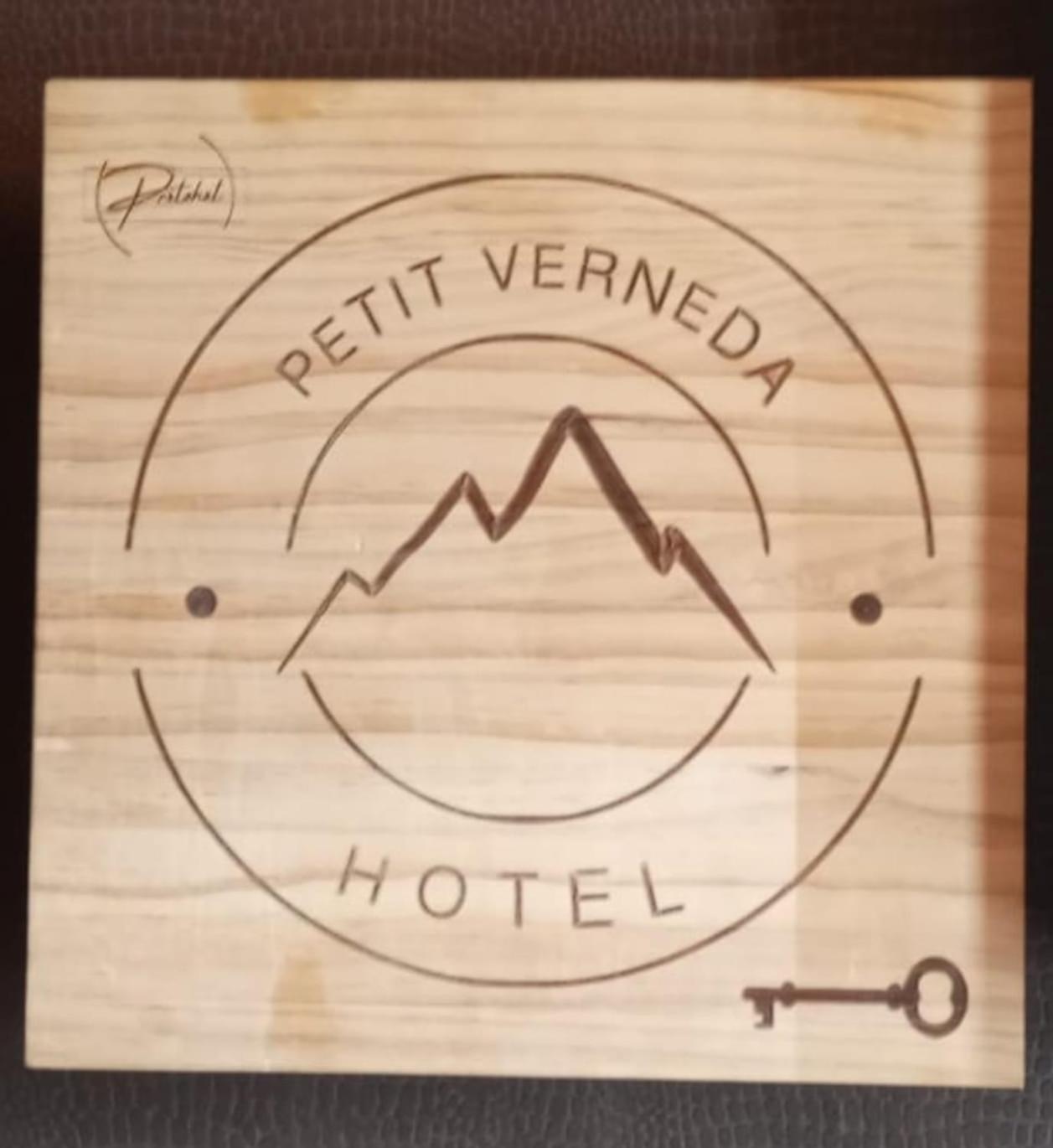 Petit Verneda Casau 外观 照片